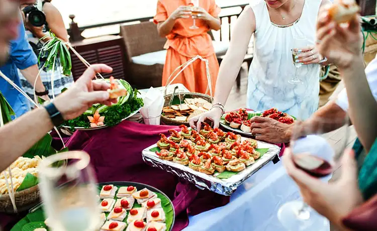 tour du lịch du thuyền vịnh nha trang 1 ngày