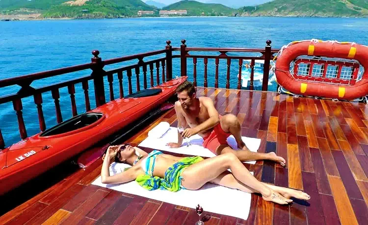 Tour du thuyền Nha Trang trong ngày