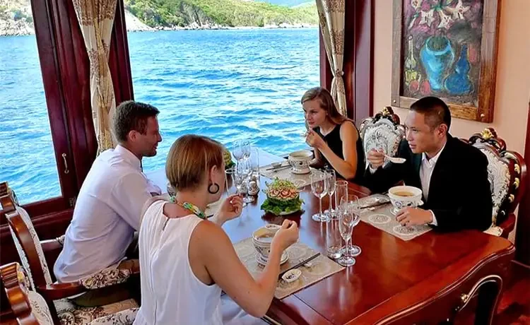 Tour du thuyền Nha Trang trong ngày