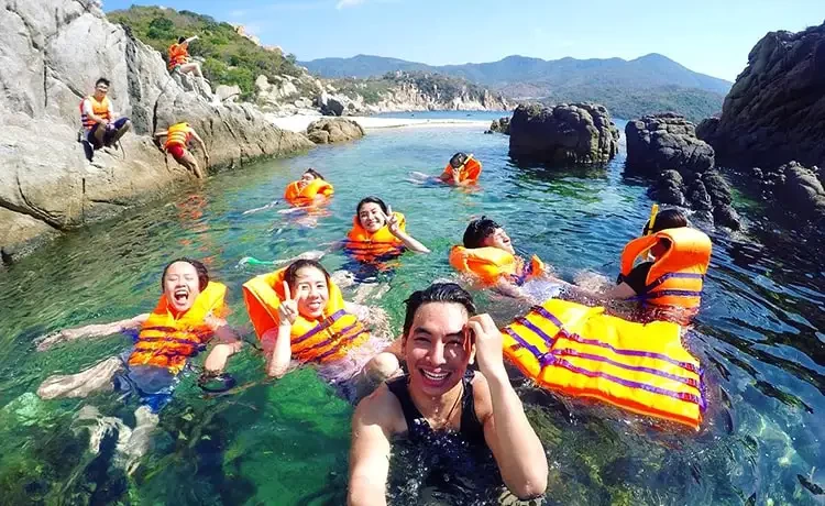 Tour lặn biển ngắm san hô Hòn Mun Nha Trang trong ngày Tour lặn biển ngắm san hô Hòn Mun Nha Trang trong ngày