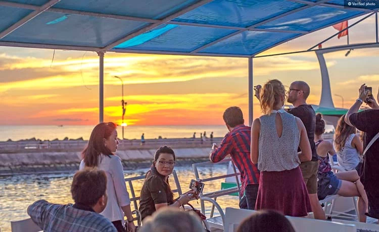 Tour Ngắm hoàng hôn - Câu mực đêm Phú Quốc trong ngày Tour Ngắm hoàng hôn - Câu mực đêm Phú Quốc trong ngày