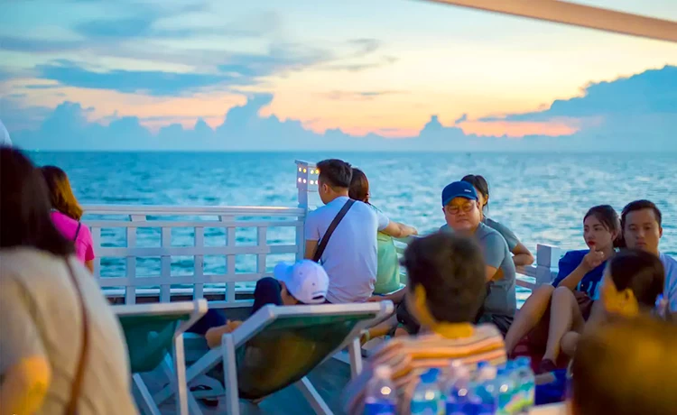 Tour Ngắm hoàng hôn - Câu mực đêm Phú Quốc trong ngày Tour Ngắm hoàng hôn - Câu mực đêm Phú Quốc trong ngày