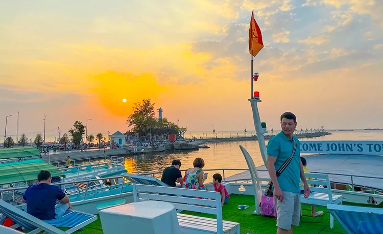 Tour Ngắm hoàng hôn - Câu mực đêm Phú Quốc trong ngày Tour Ngắm hoàng hôn - Câu mực đêm Phú Quốc trong ngày