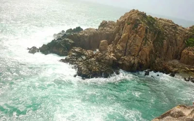 Vực Hầm Heo đảo Bình Ba